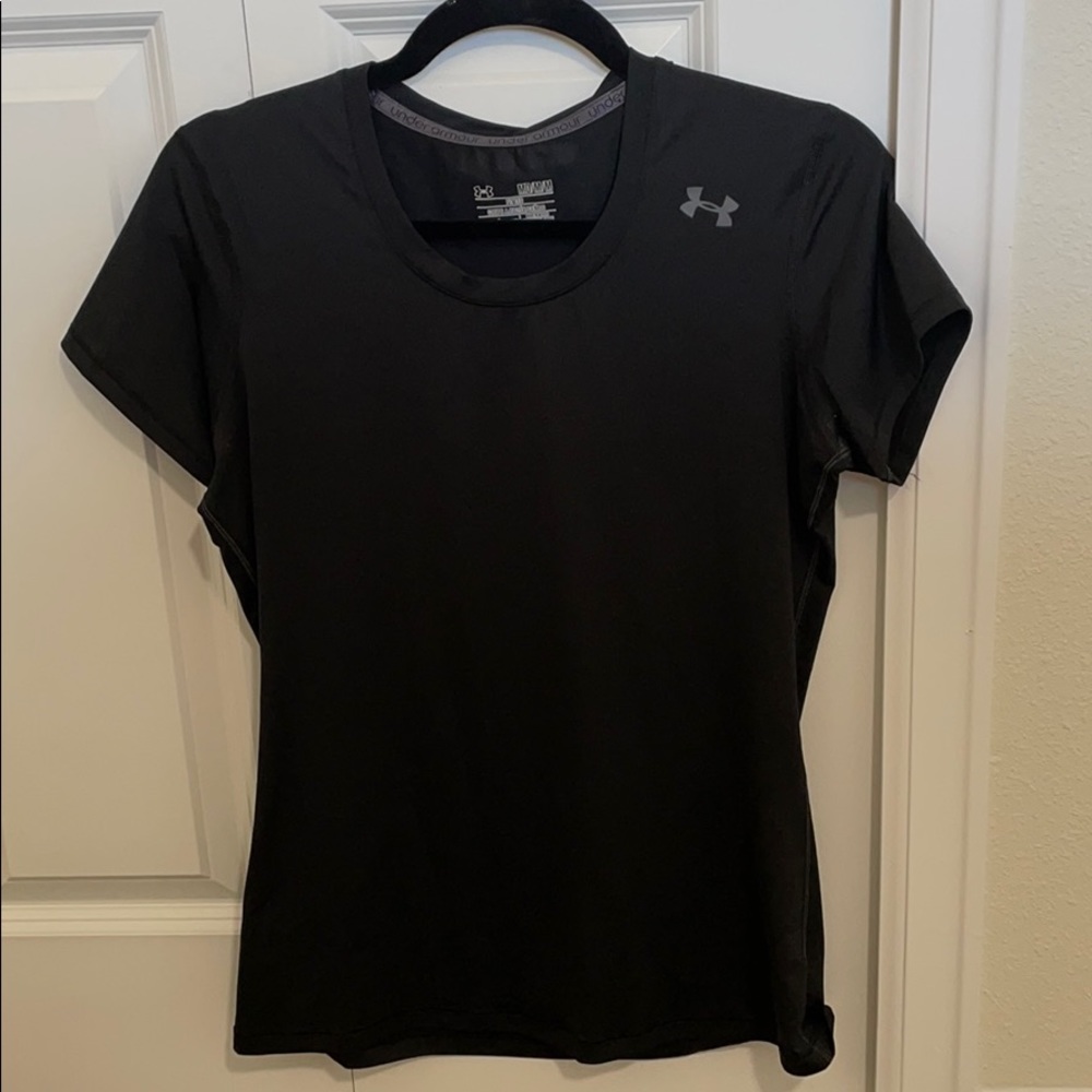 Under Armour black top running